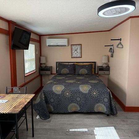 Inglis Nature Coast Inn & Cottages מראה חיצוני תמונה