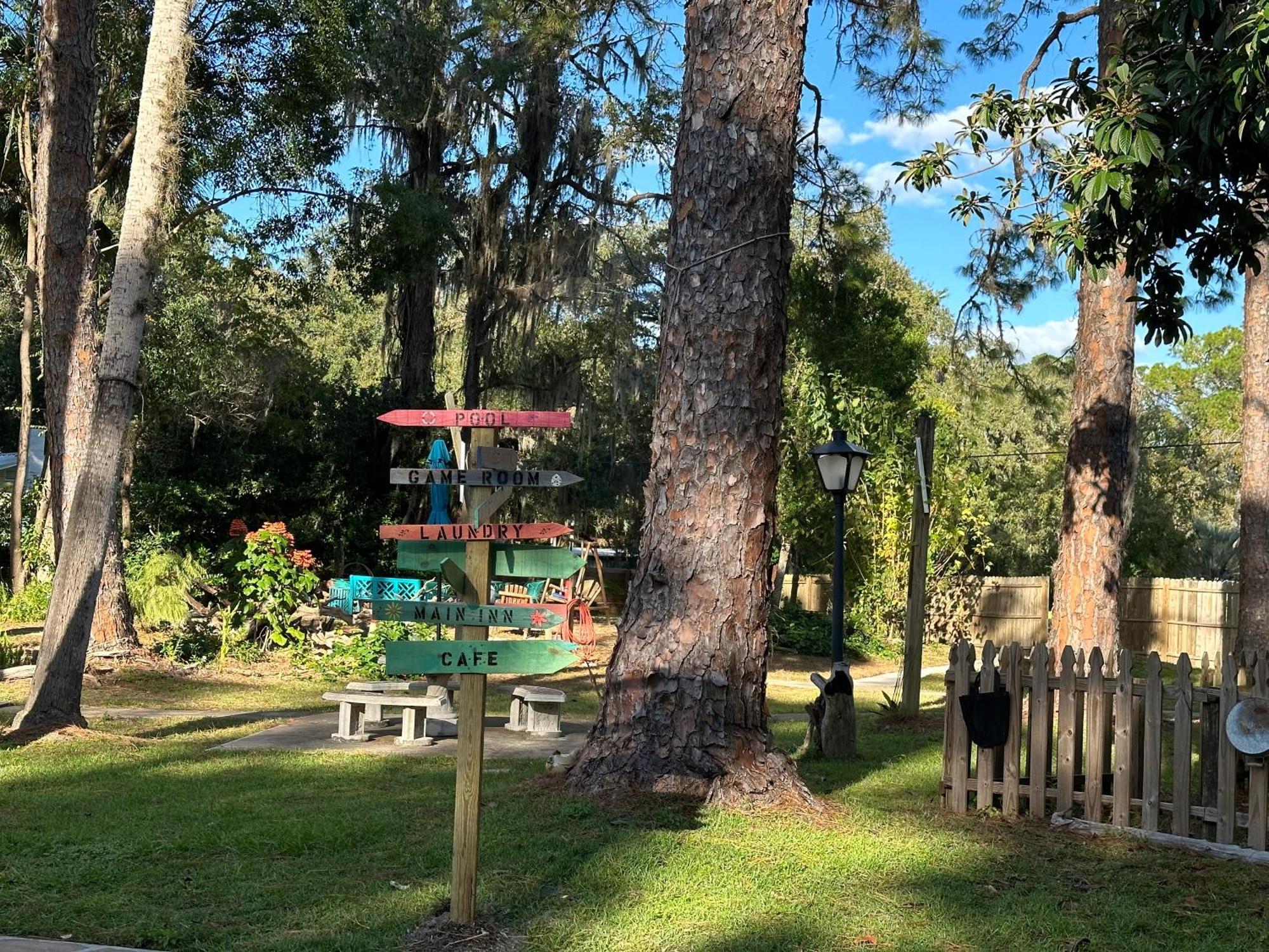 Inglis Nature Coast Inn & Cottages מראה חיצוני תמונה